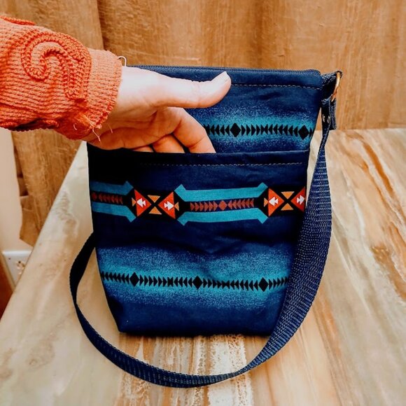 New Southwestern geometric Blue Teal Red Crossbody Zipper Purse shoulder bag - Picture 5 of 7